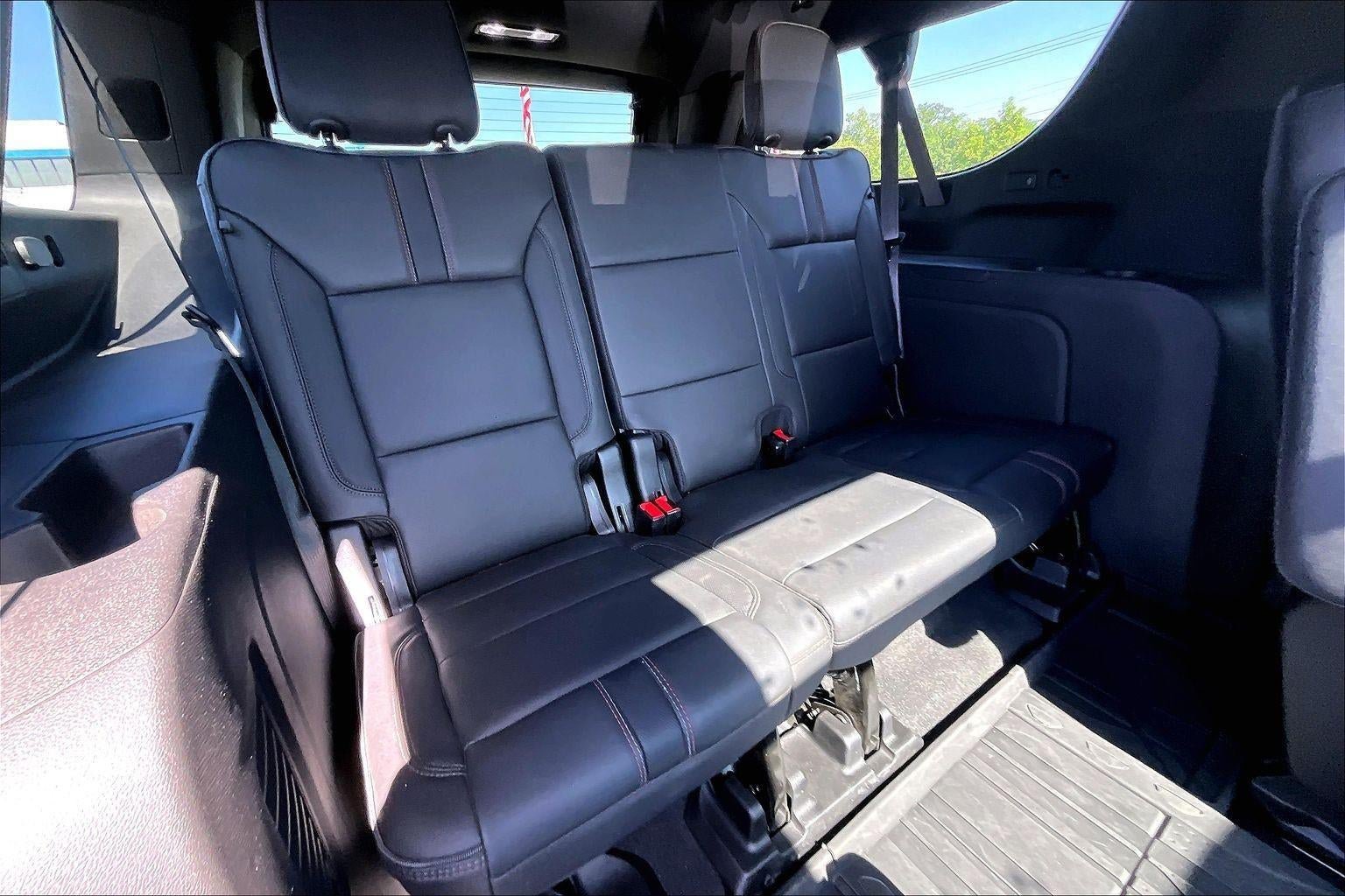 Used 2026 Chevrolet Suburban RST w/ RST Capability Package AWD/4WD image 24