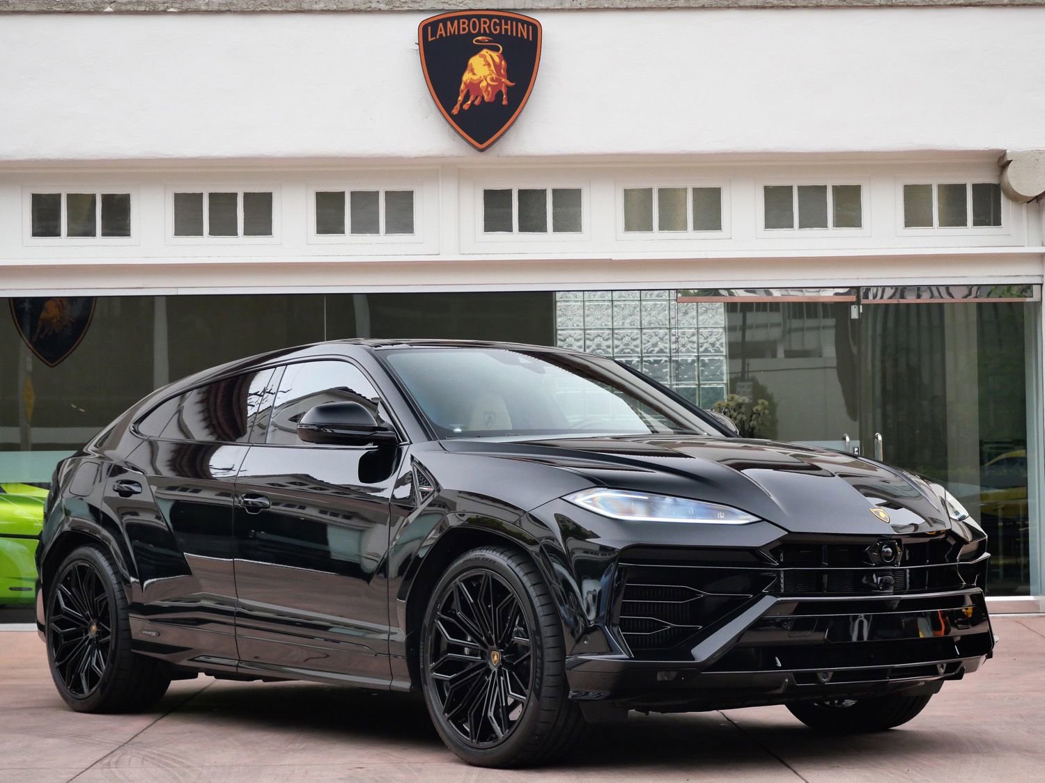 Used 2025 Lamborghini Urus S AWD/4WD image 1