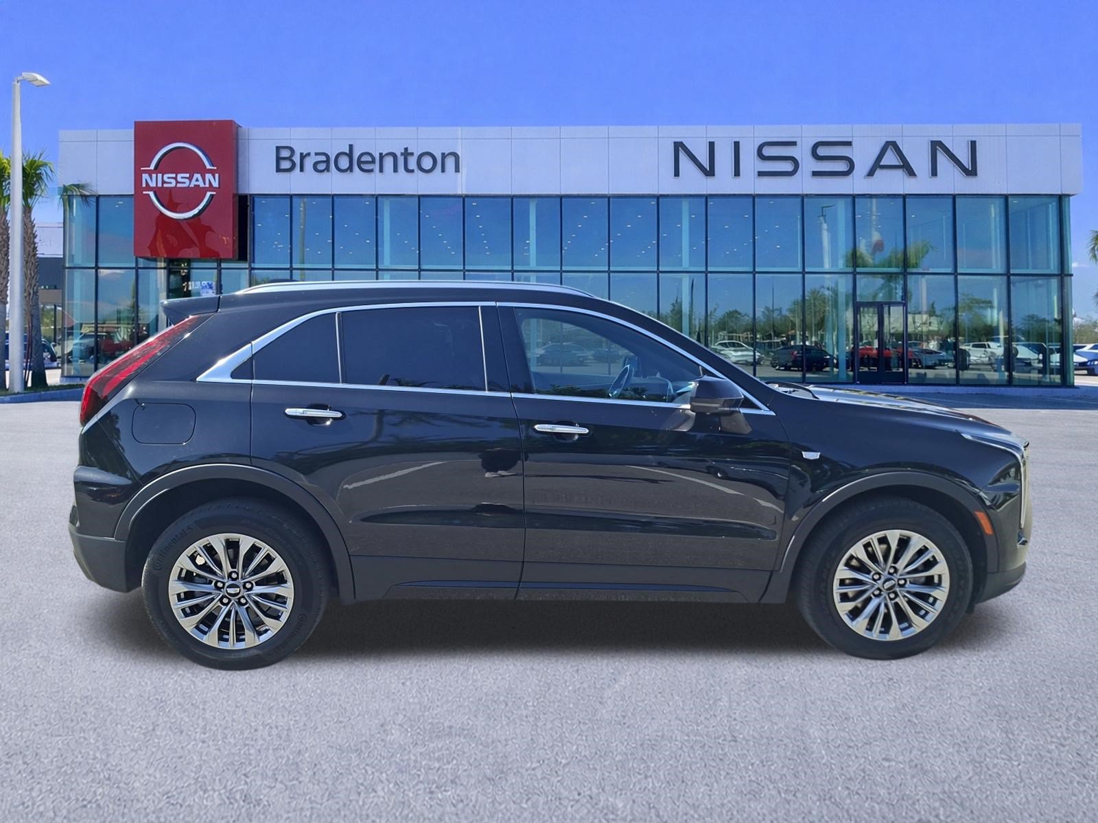 Used 2025 Cadillac XT4 Premium Luxury FWD image 4