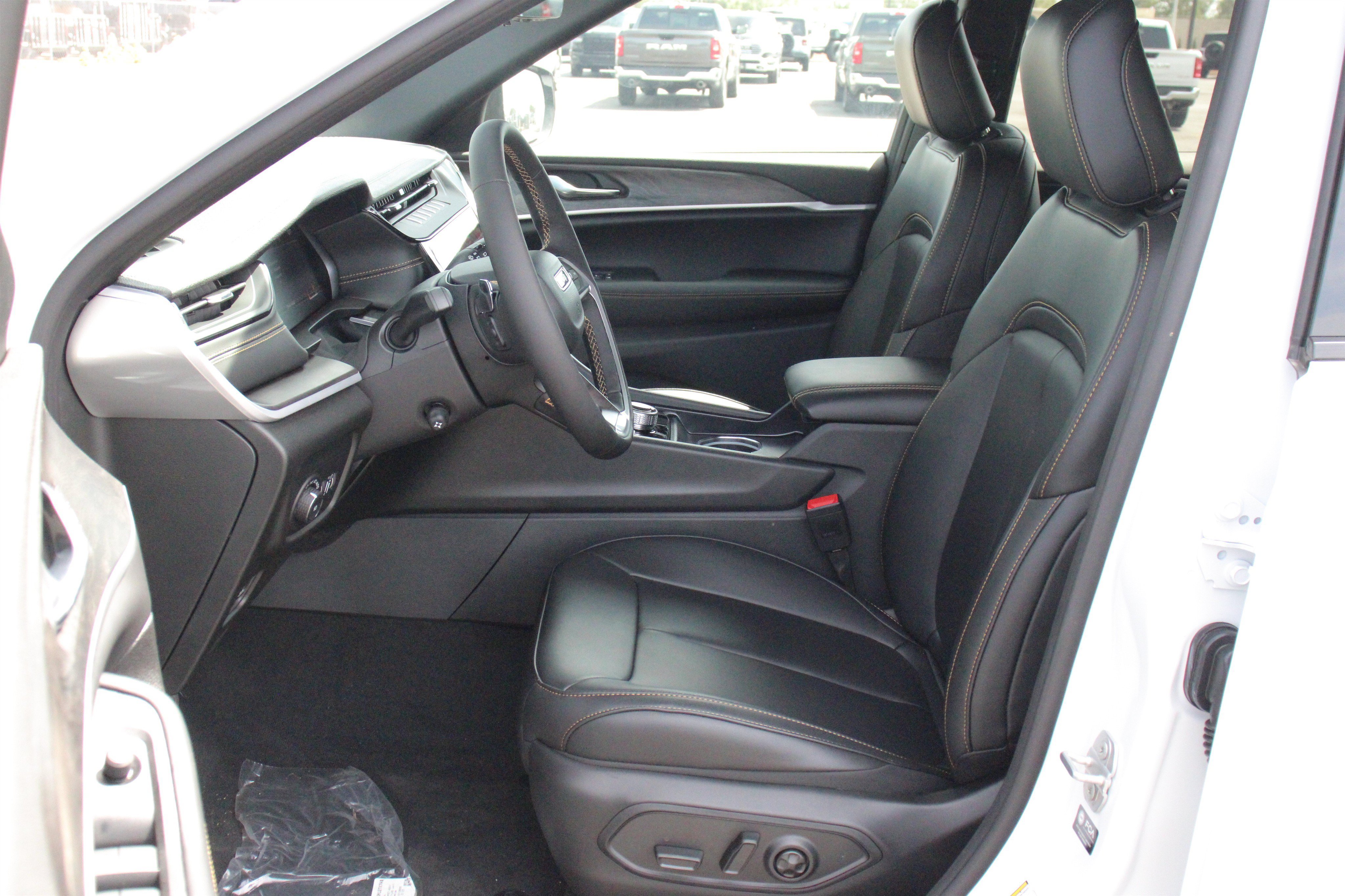 New 2026 Jeep Grand Cherokee L Limited AWD/4WD image 3