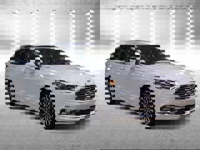 Used 2017 Ford Fusion Titanium image 2