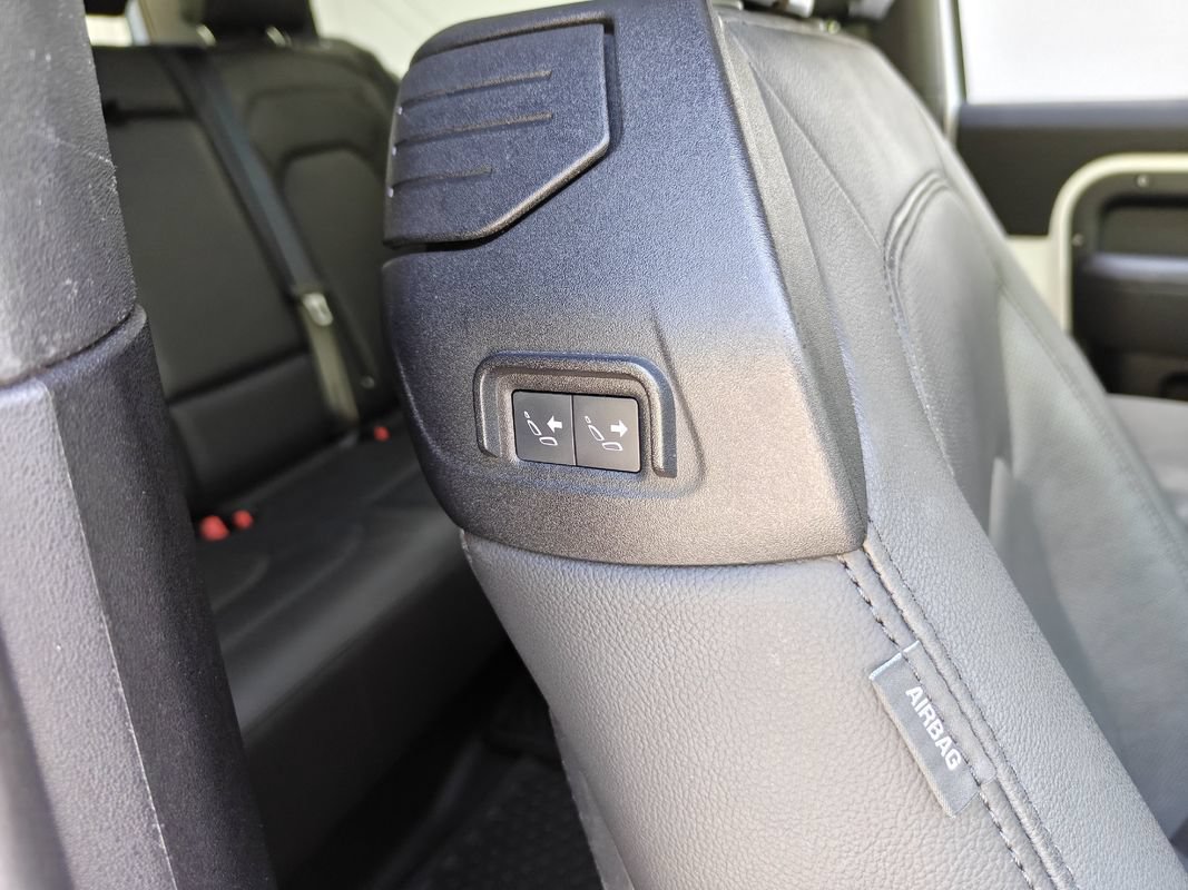 Used 2023 Land Rover Defender 90 SE AWD/4WD image 36