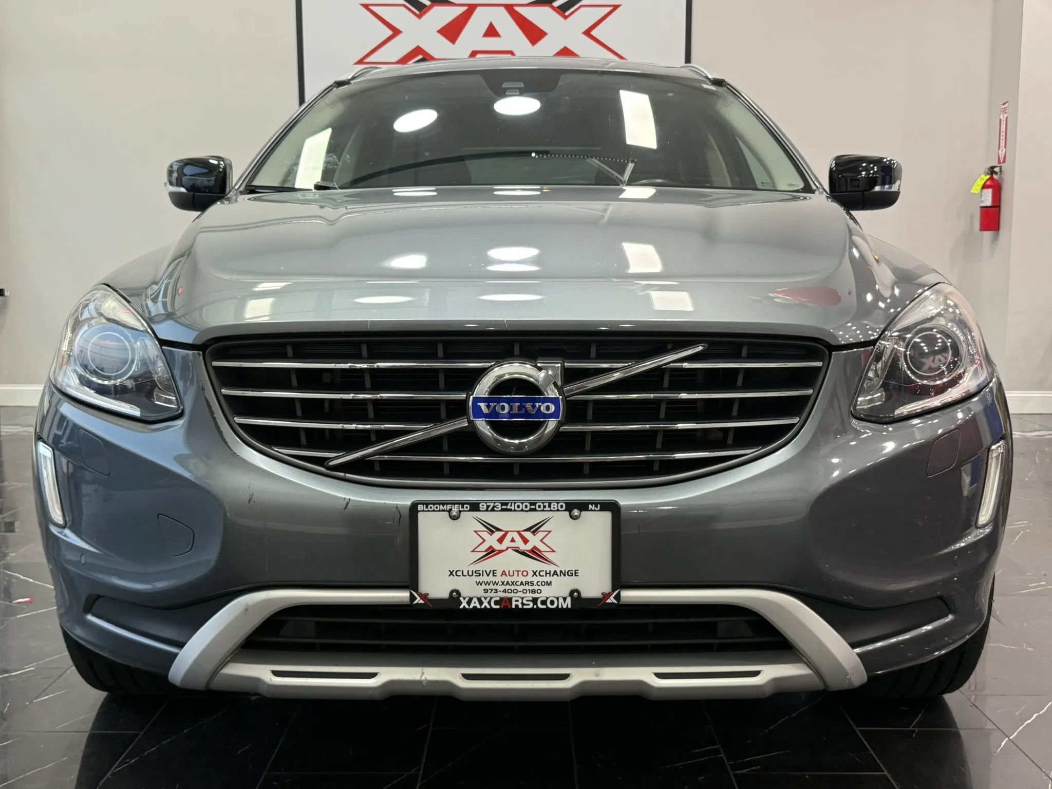 Used 2017 Volvo XC60 T6 Dynamic w/ Preferred Option Package AWD/4WD image 2