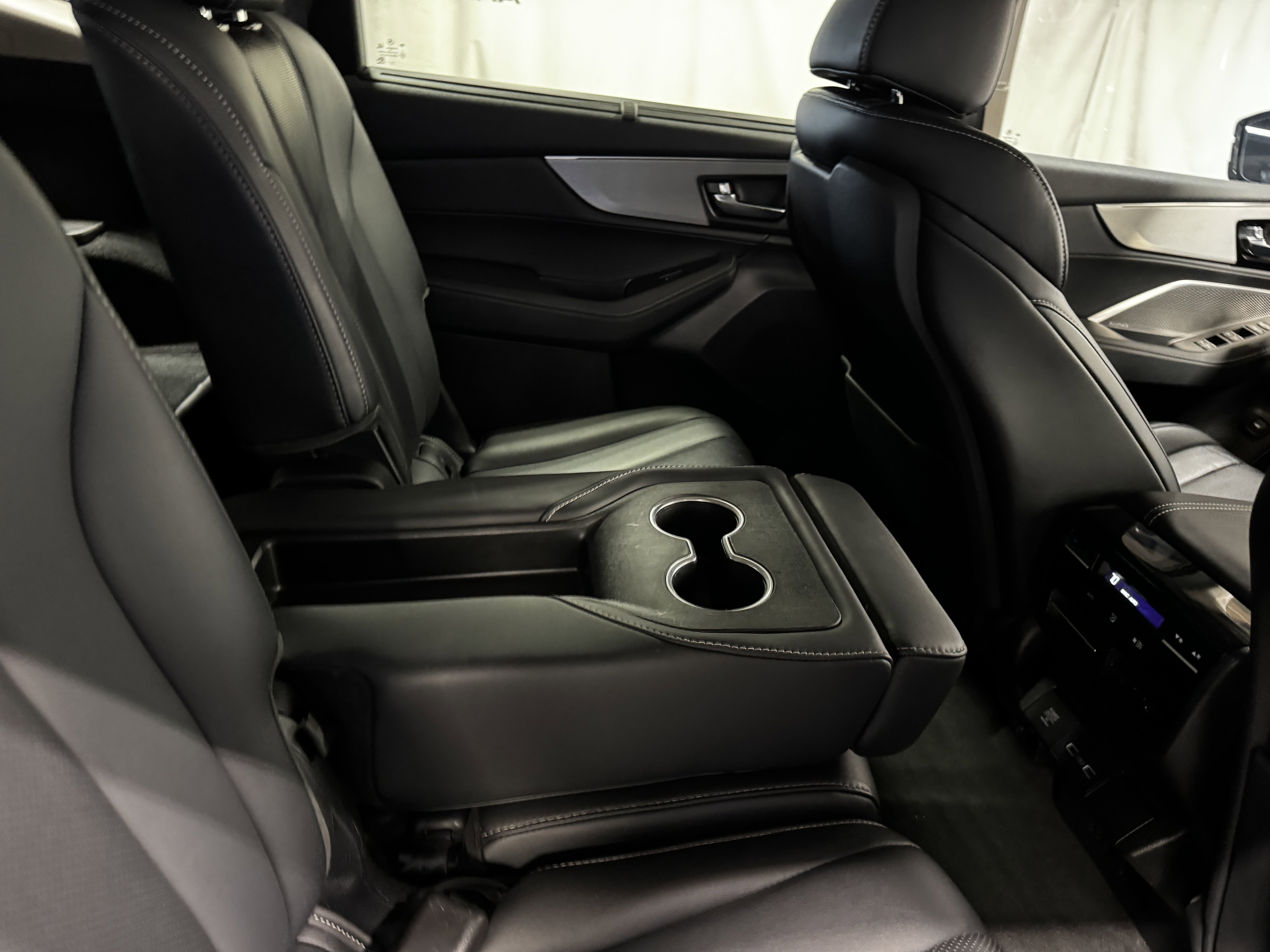 Certified 2023 Acura MDX FWD w/ Technology Package image 38