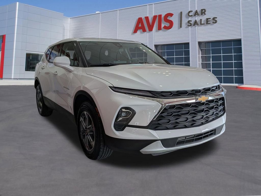Used 2025 Chevrolet Blazer LT image 3