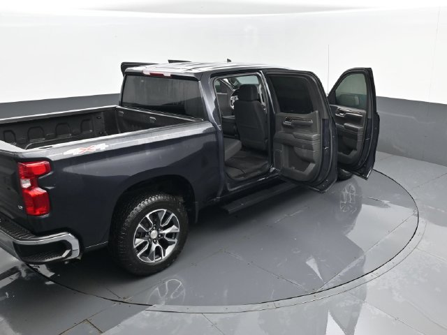 Used 2024 Chevrolet Silverado 1500 LT AWD/4WD image 25