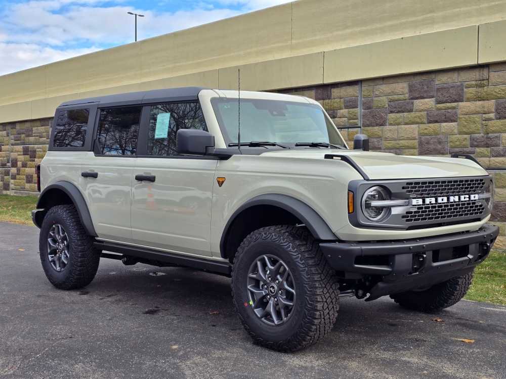 New 2025 Ford Bronco Badlands image 3