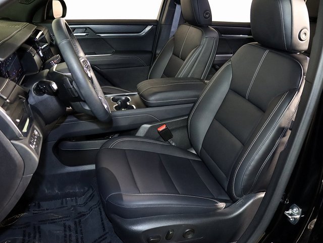 Used 2024 GMC Acadia Elevation image 4