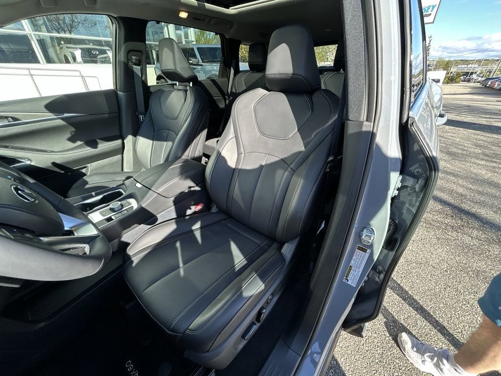 Certified 2026 INFINITI QX60 Luxe w/ Family Package image 15