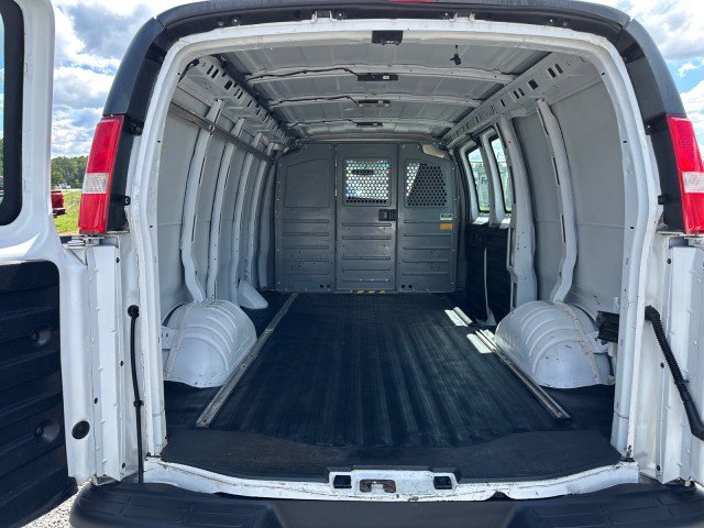 Used 2017 Chevrolet Express 2500 RWD image 24