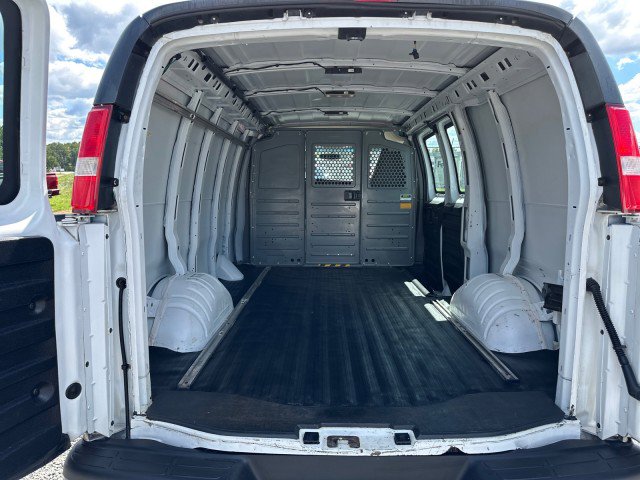 Used 2017 Chevrolet Express 2500 RWD image 24
