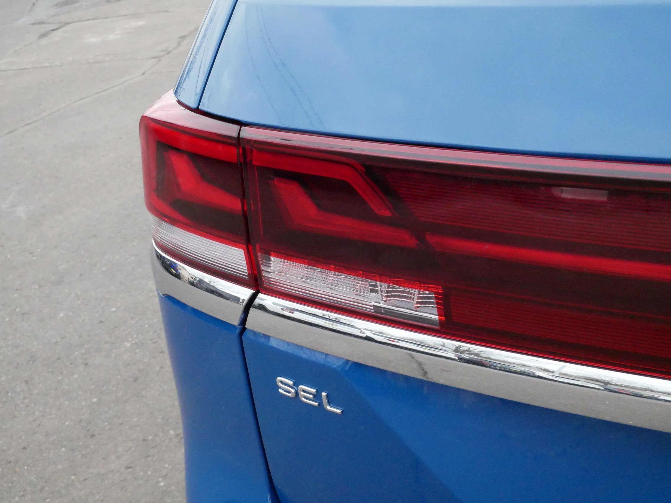 Certified 2025 Volkswagen Atlas SEL Premium R-Line AWD/4WD image 17