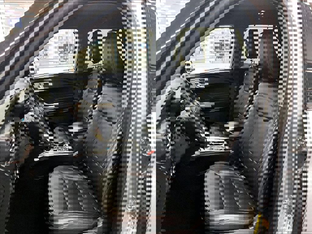 Used 2023 Ford Explorer Limited w/ Equipment Group 301A AWD/4WD image 10