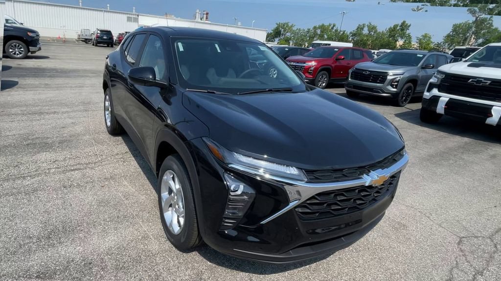 New 2026 Chevrolet Trax LS w/ LS Convenience Package FWD image 4