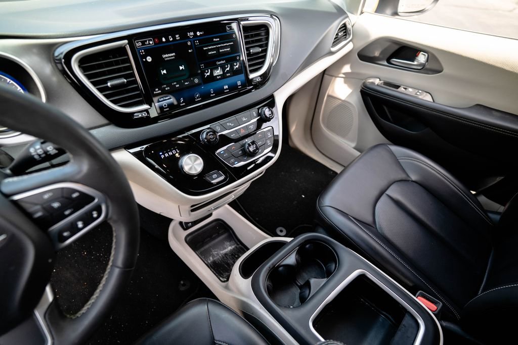 Used 2023 Chrysler Pacifica Touring-L FWD image 21