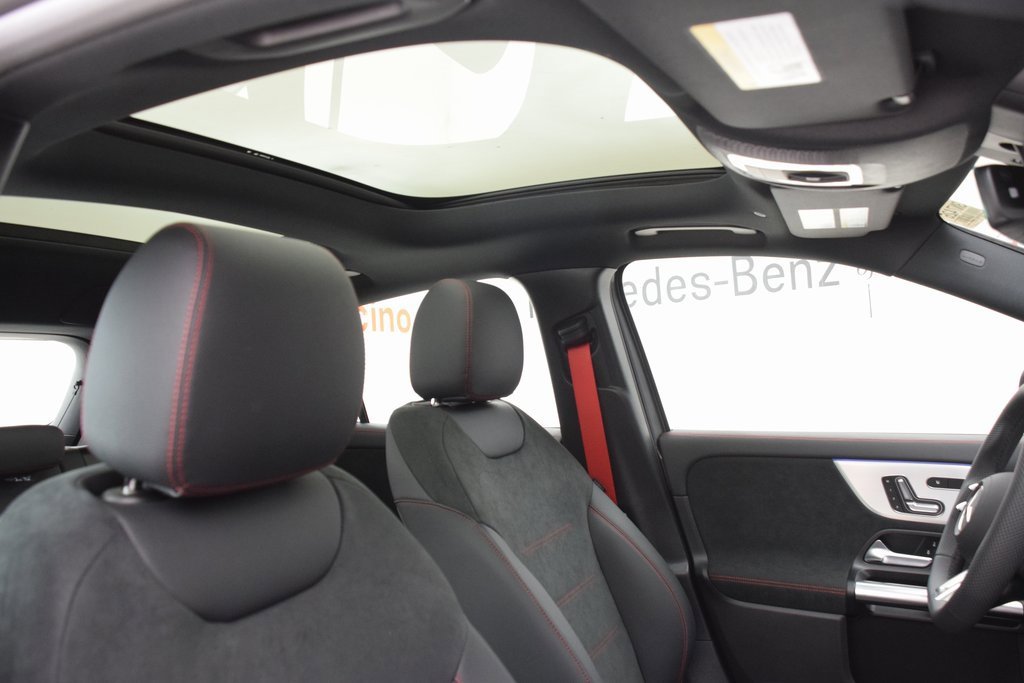 New 2025 Mercedes-Benz GLA 35 AMG 4MATIC image 17