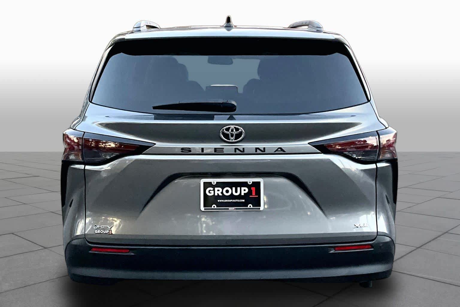 Certified 2026 Toyota Sienna XLE FWD image 5