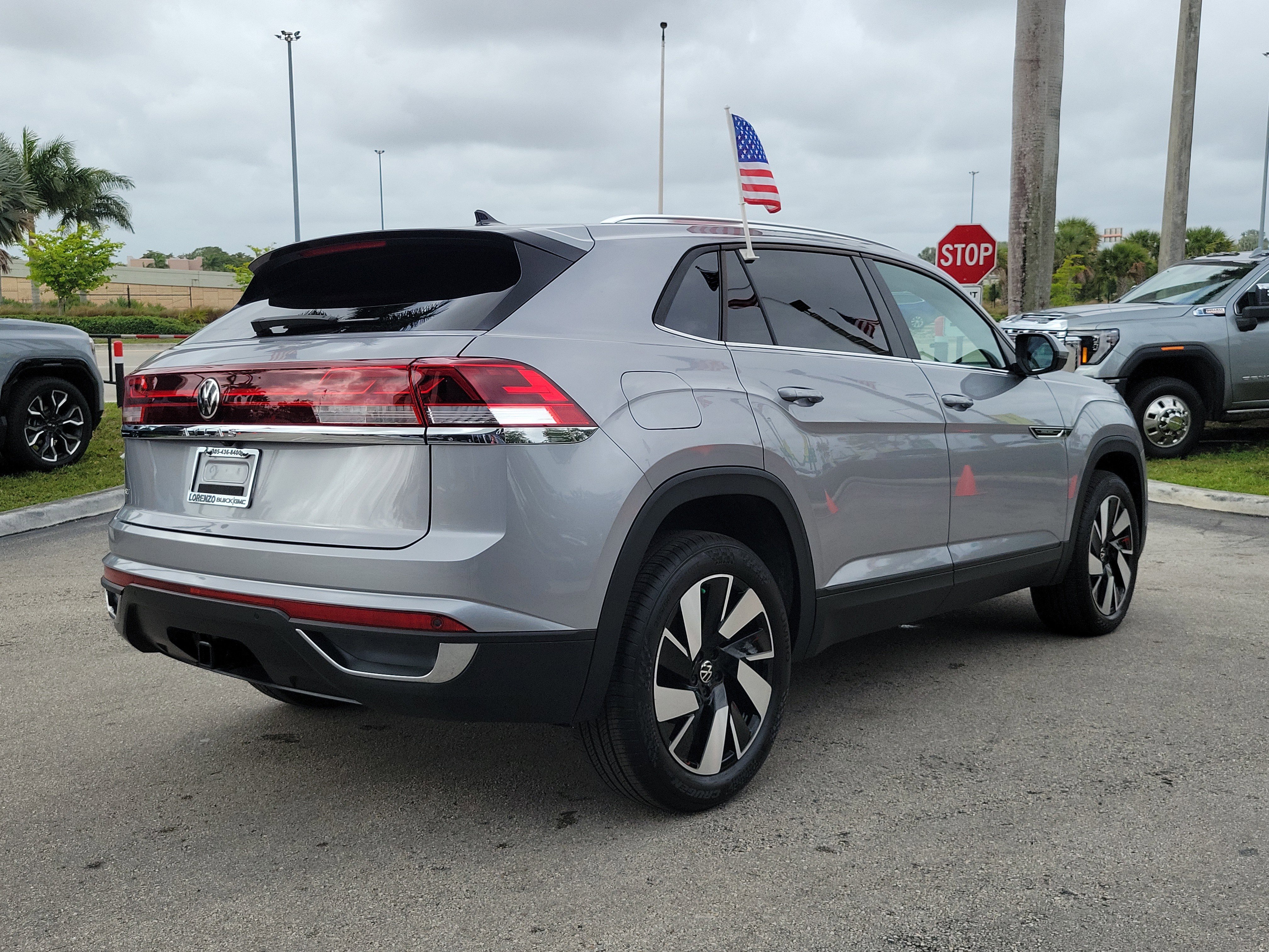 Used 2024 Volkswagen Atlas Cross Sport SE image 5