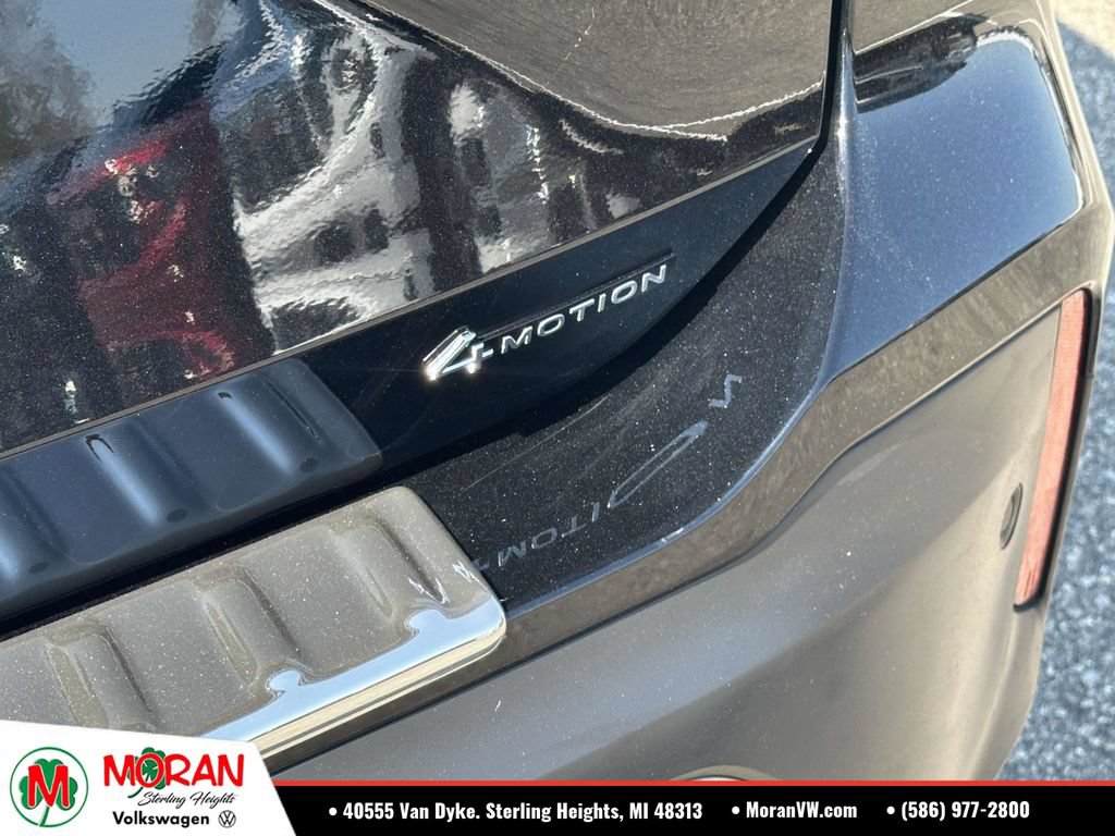 Certified 2025 Volkswagen Tiguan SE w/ Panoramic Sunroof Package AWD/4WD image 10