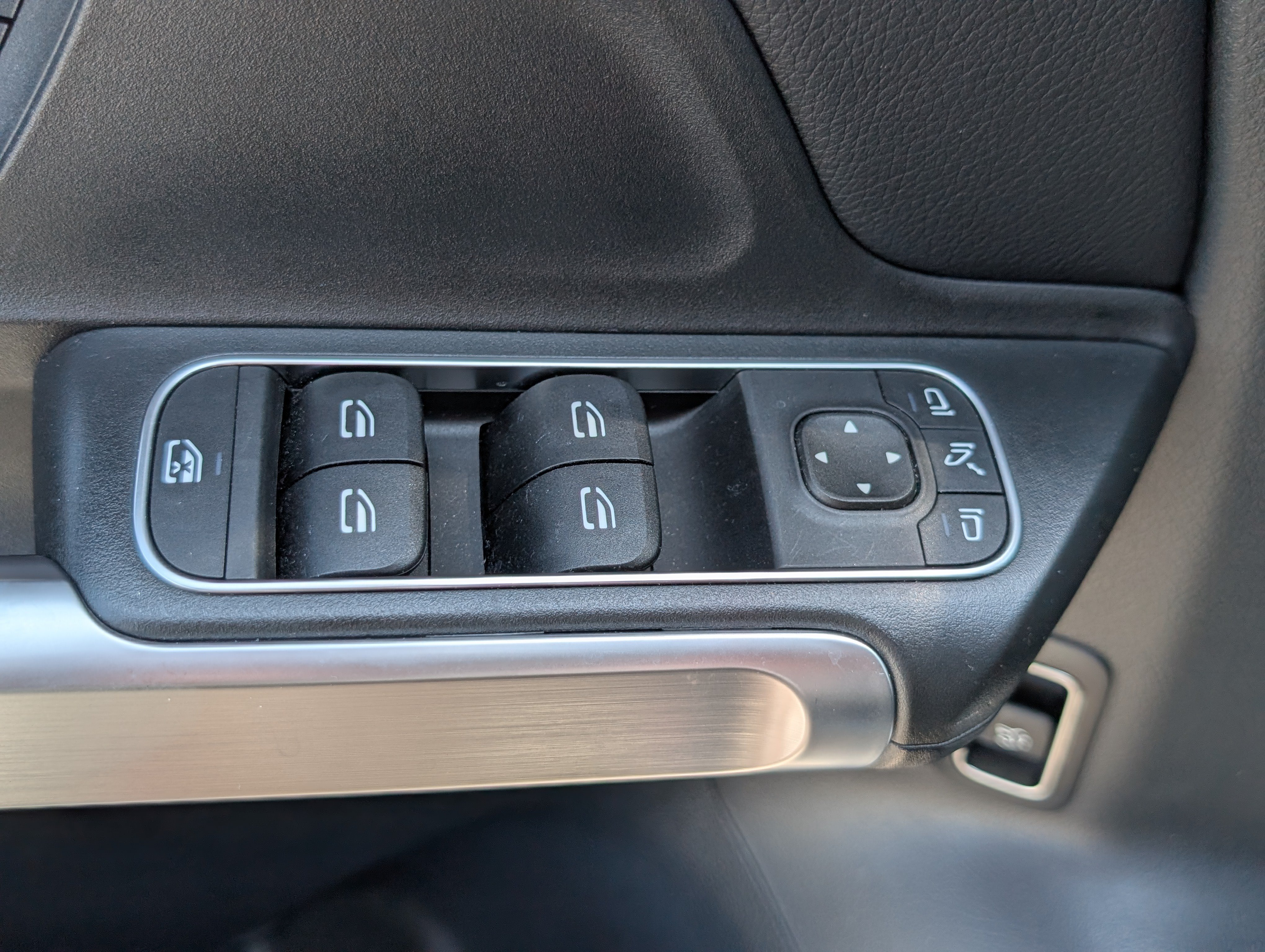 Used 2024 Mercedes-Benz GLB 250 4MATIC image 18
