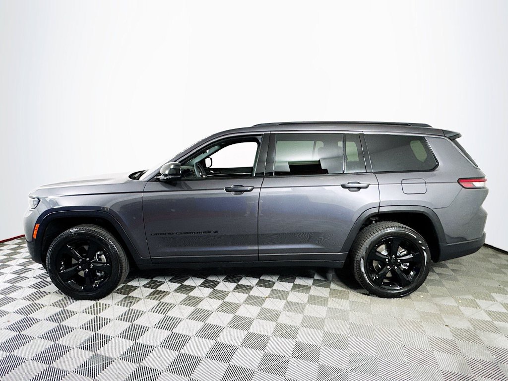 Used 2026 Jeep Grand Cherokee L Limited w/ Limited Altitude Package AWD/4WD image 4