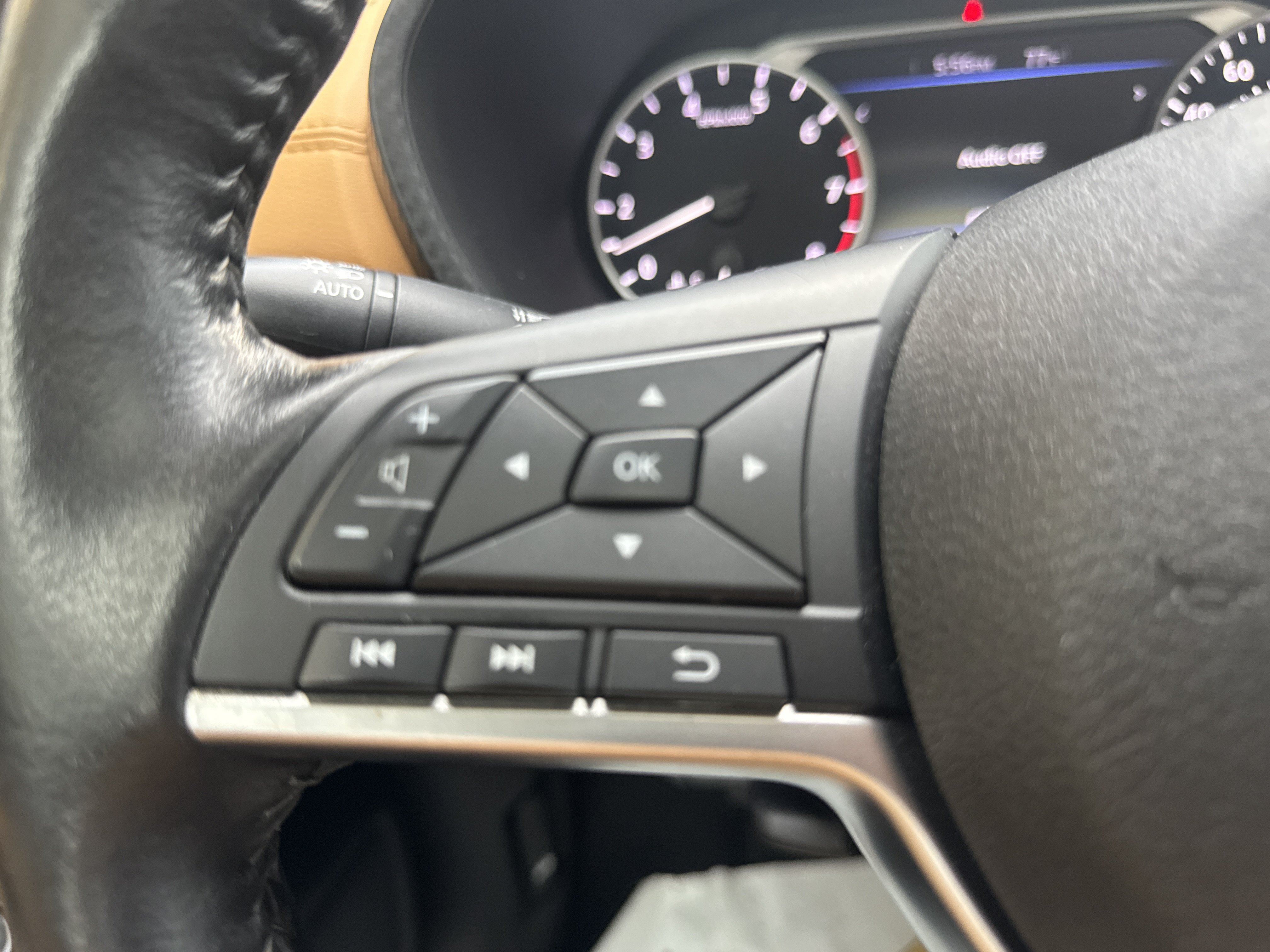 Used 2023 Nissan Sentra SV w/ SV Premium Package FWD image 17