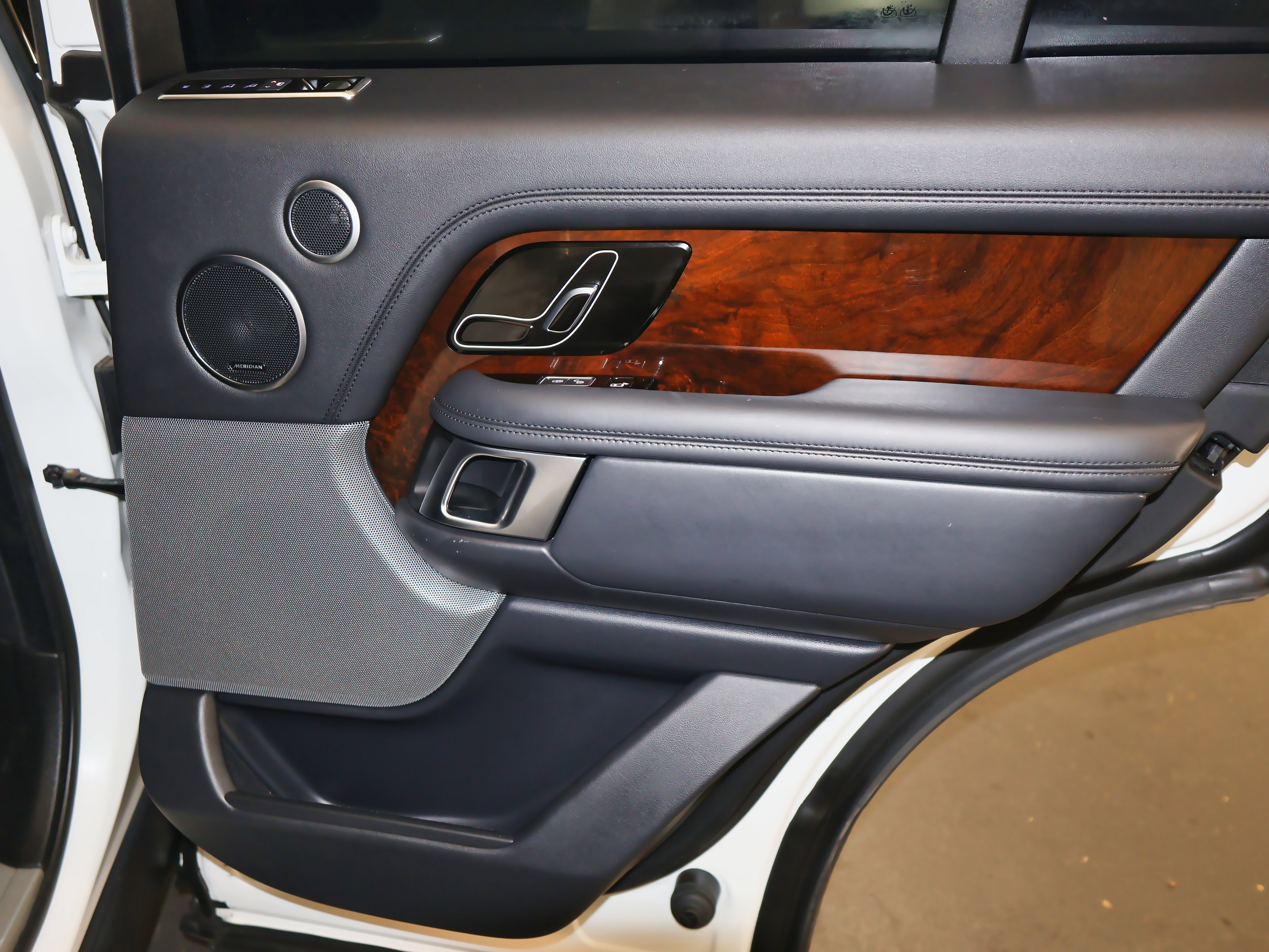 Used 2020 Land Rover Range Rover HSE image 52