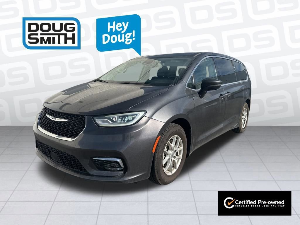 Used 2023 Chrysler Pacifica Touring-L image 3