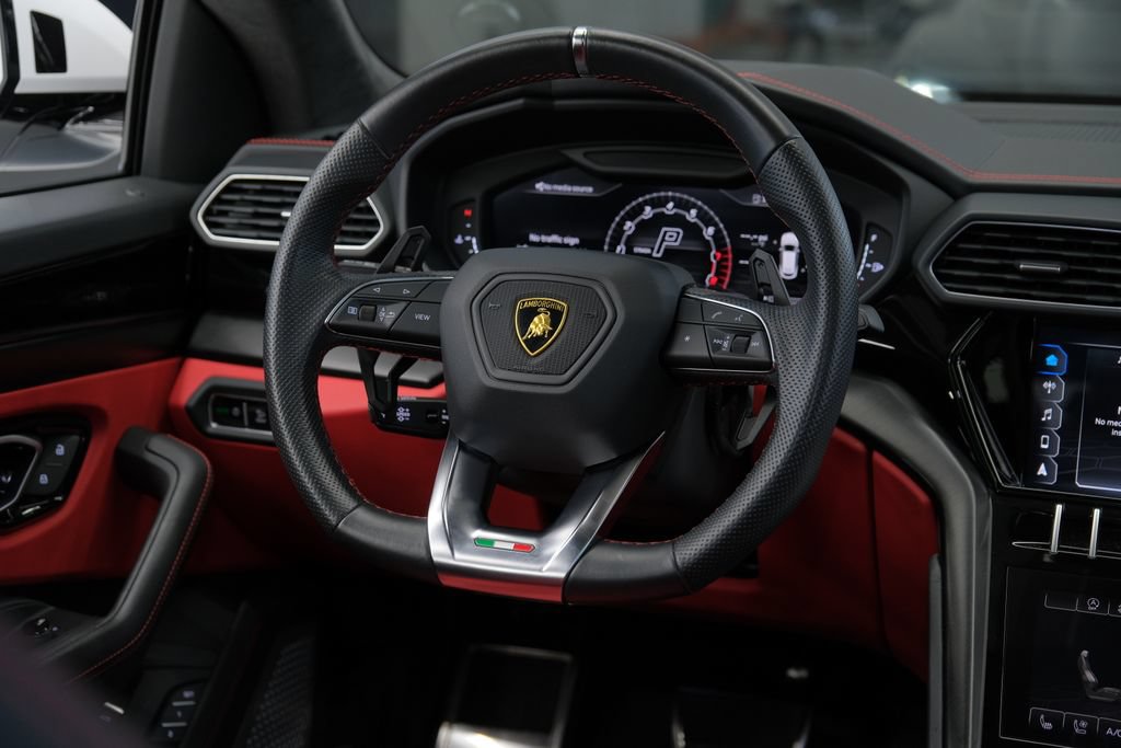 Used 2022 Lamborghini Urus AWD/4WD image 57