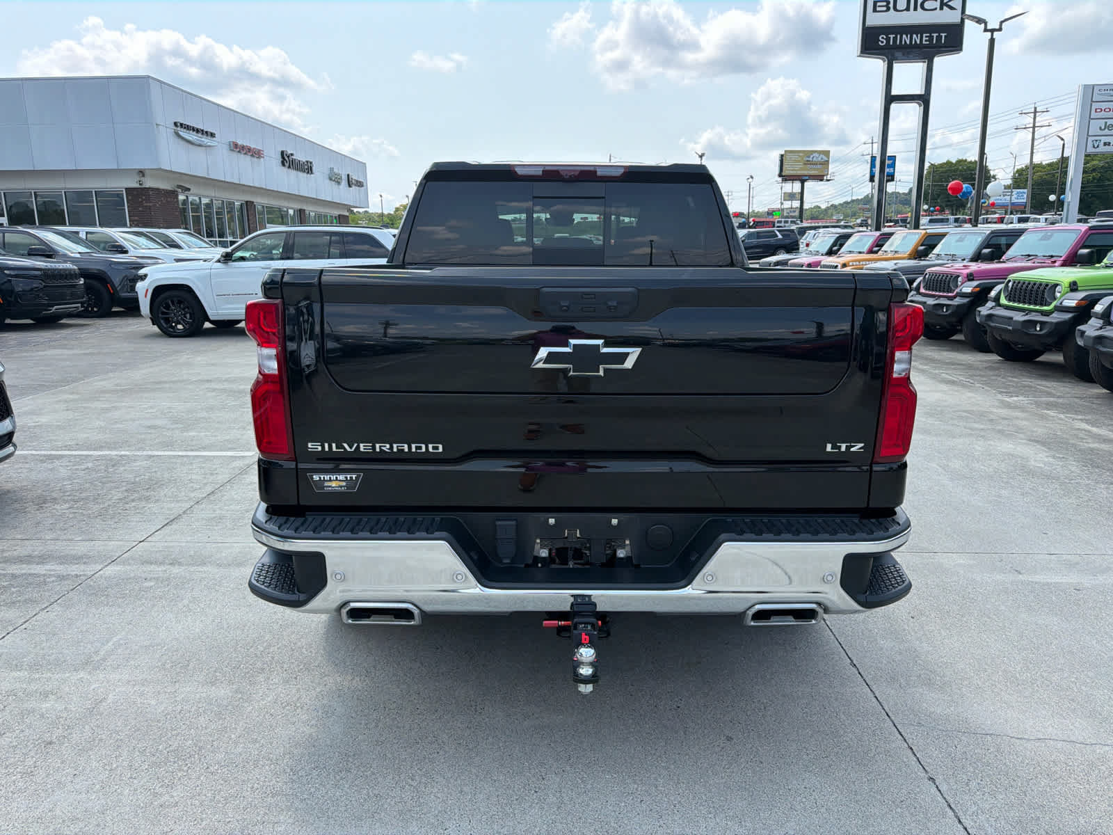 Used 2025 Chevrolet Silverado 1500 LTZ w/ LTZ Premium Package AWD/4WD image 8