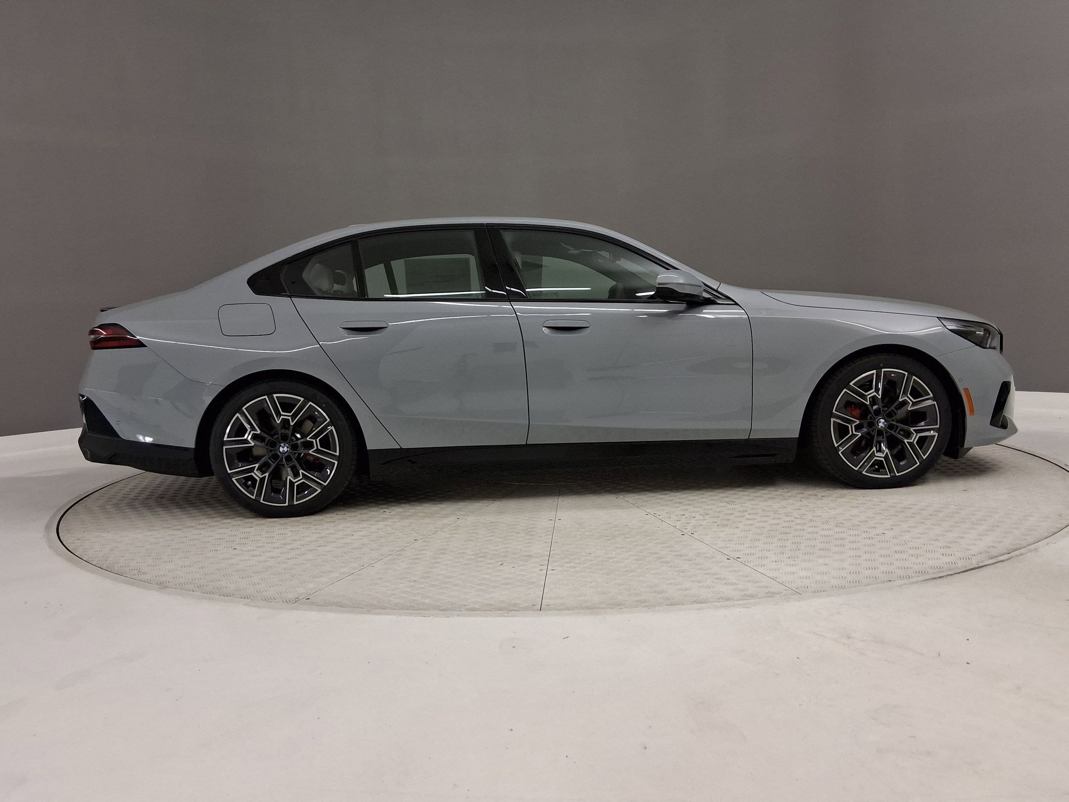 New 2026 BMW i5 eDrive40 w/ M Sport Package RWD image 6