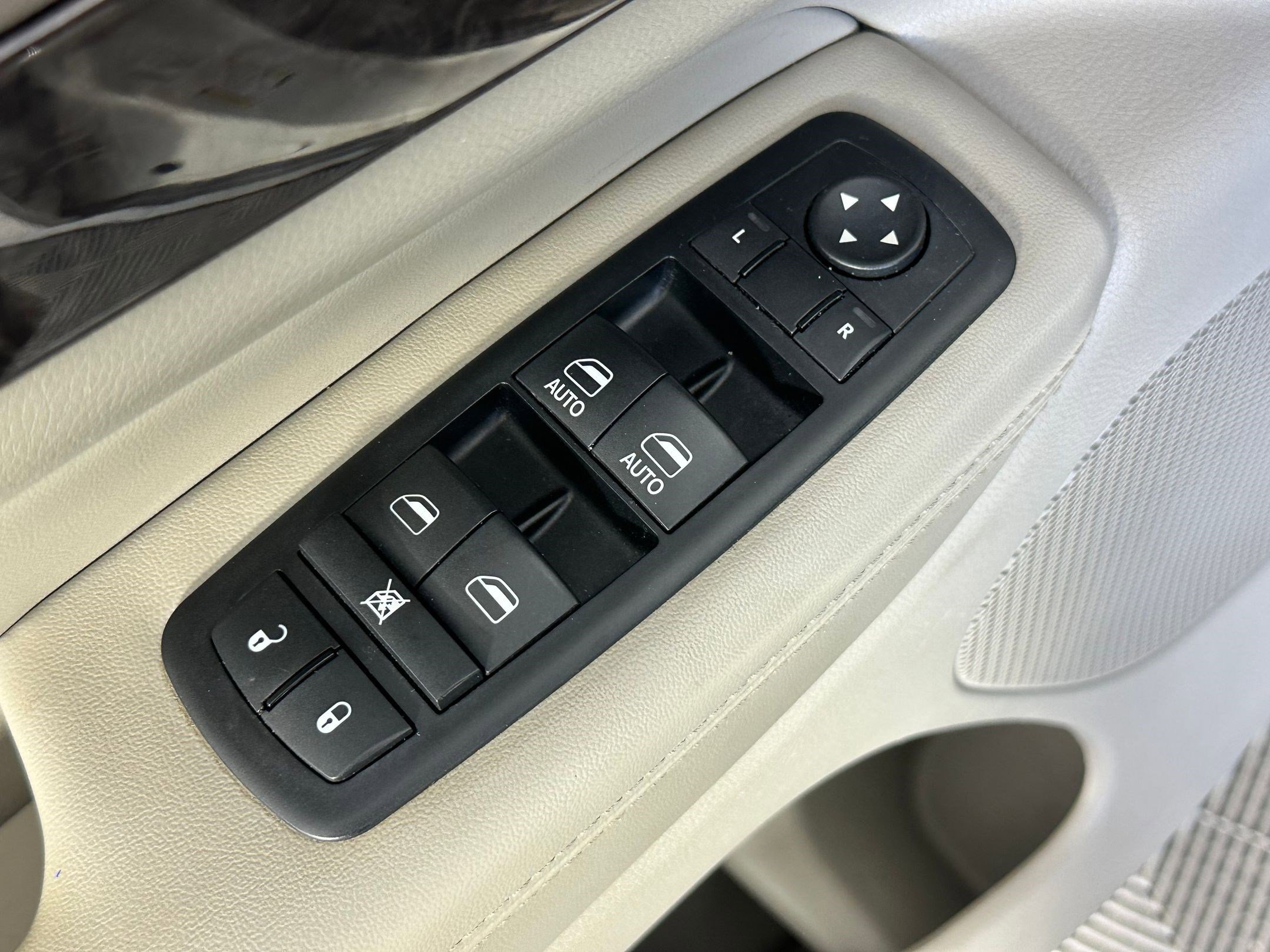 Used 2012 Jeep Grand Cherokee Laredo image 10