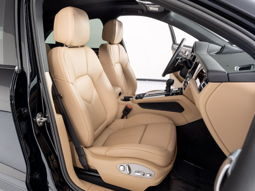 Certified 2026 Porsche Macan AWD/4WD image 39