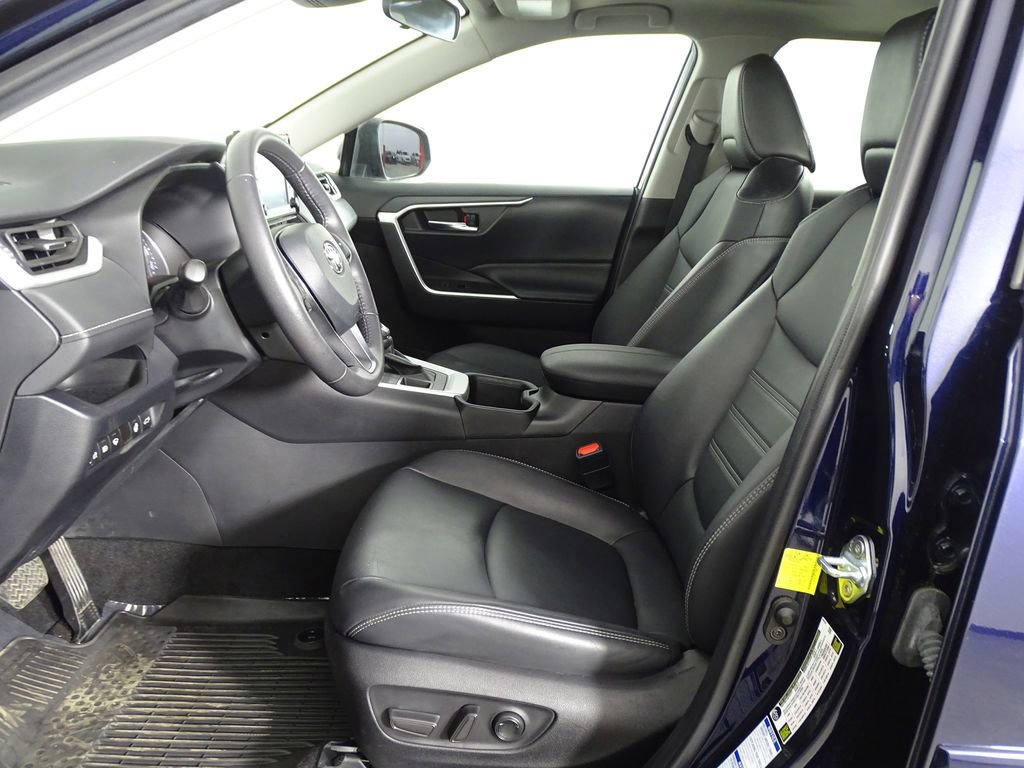Used 2022 Toyota RAV4 XLE Premium image 10