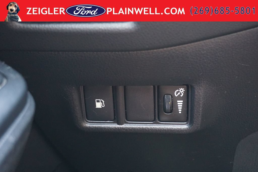 Used 2018 Toyota C-HR XLE FWD image 29