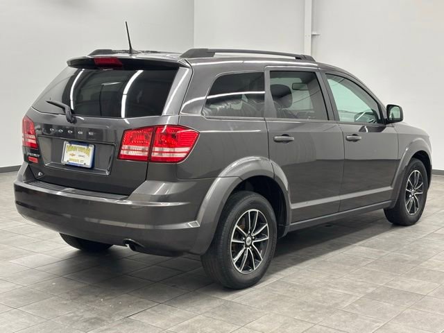 Used 2018 Dodge Journey SE w/ Connectivity Group FWD image 2