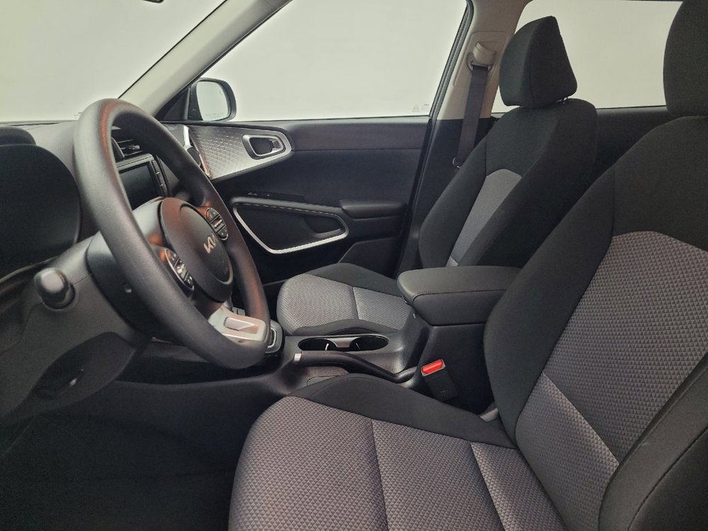 Used 2025 Kia Soul LX FWD image 17