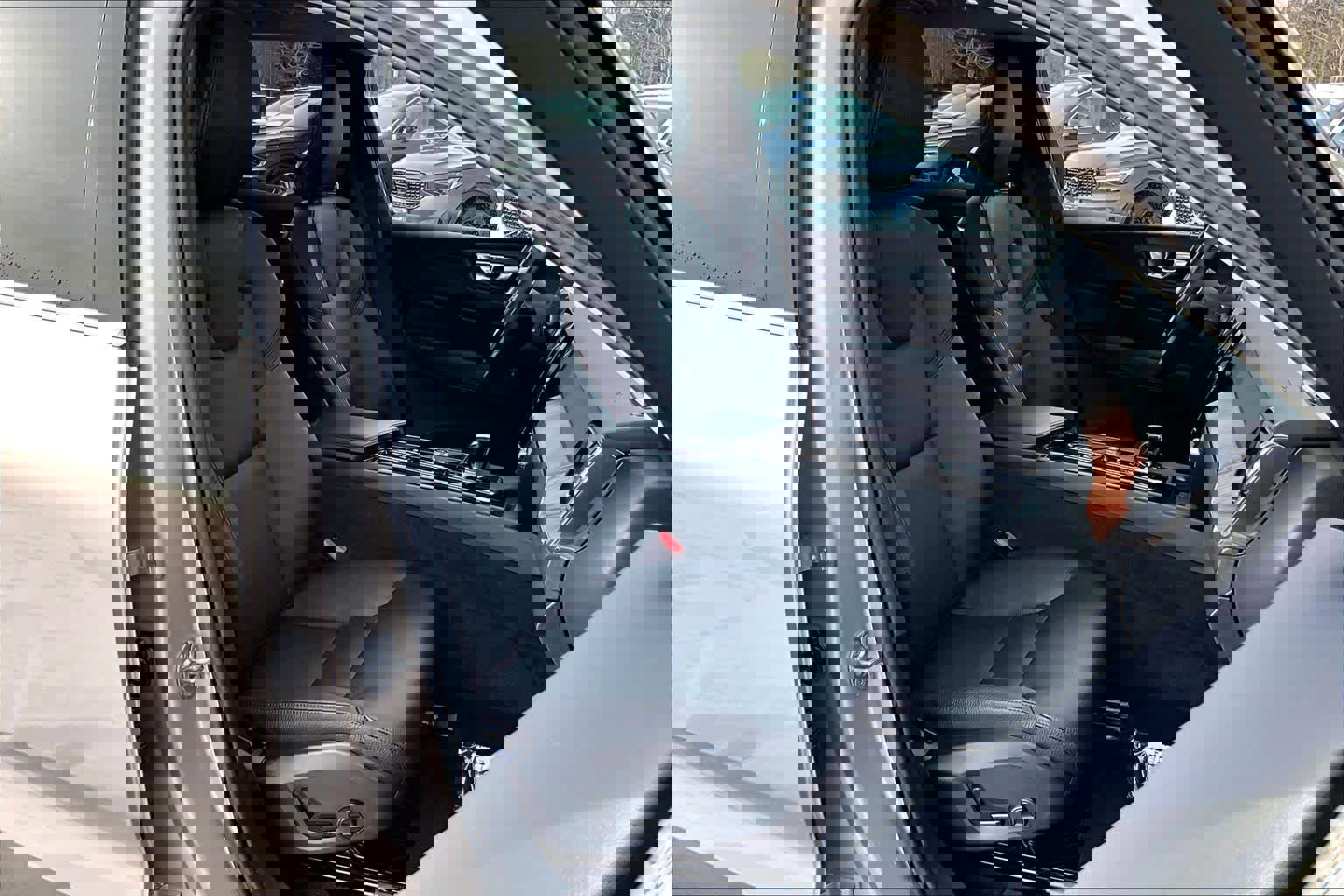 Certified 2023 Volvo XC60 B5 Plus image 7