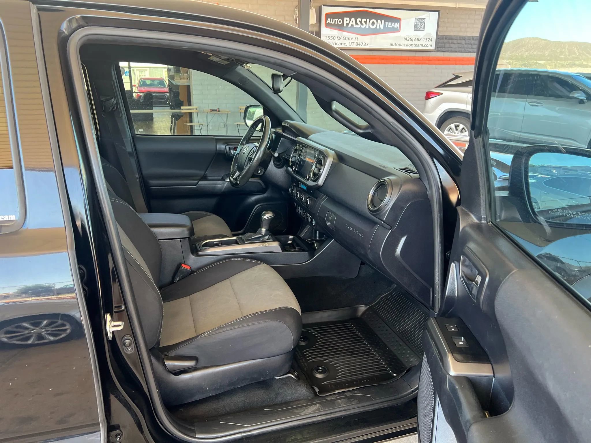 Used 2021 Toyota Tacoma TRD Off-Road image 22