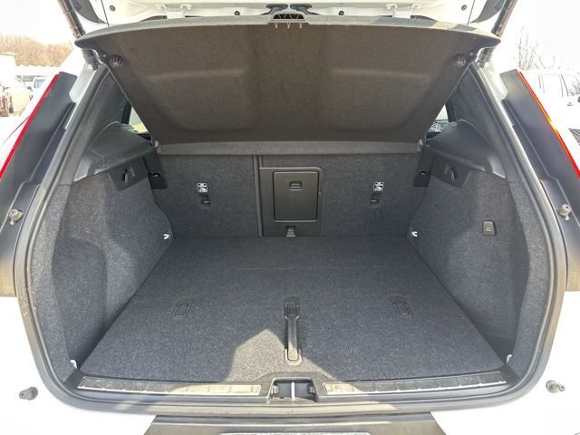 Certified 2023 Volvo XC40 B5 Plus w/ Climate Package image 35