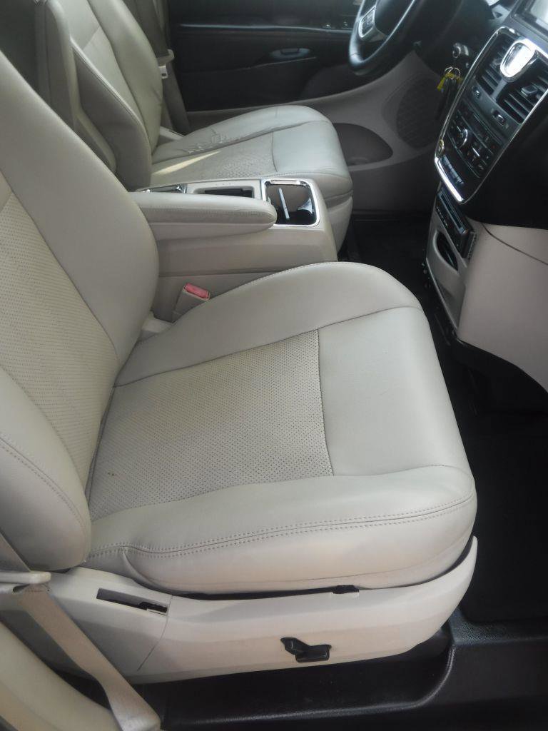 Used 2011 Chrysler Town & Country Touring-L w/ Trailer Tow Group FWD image 23