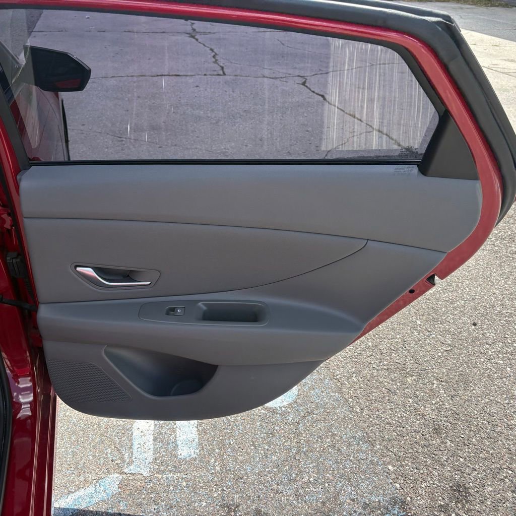 Used 2023 Hyundai Elantra SEL w/ Convenience Package image 15