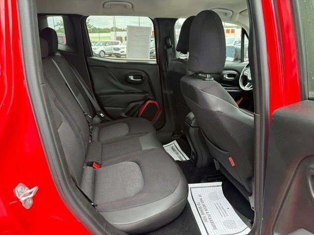 Used 2015 Jeep Renegade Trailhawk AWD/4WD image 17
