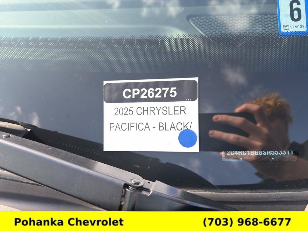 Used 2025 Chrysler Pacifica Select FWD image 34