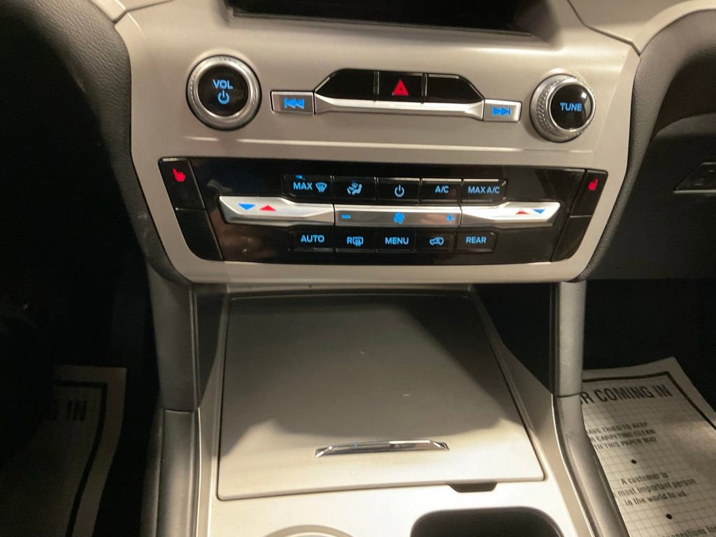 Used 2023 Ford Explorer XLT AWD/4WD image 20