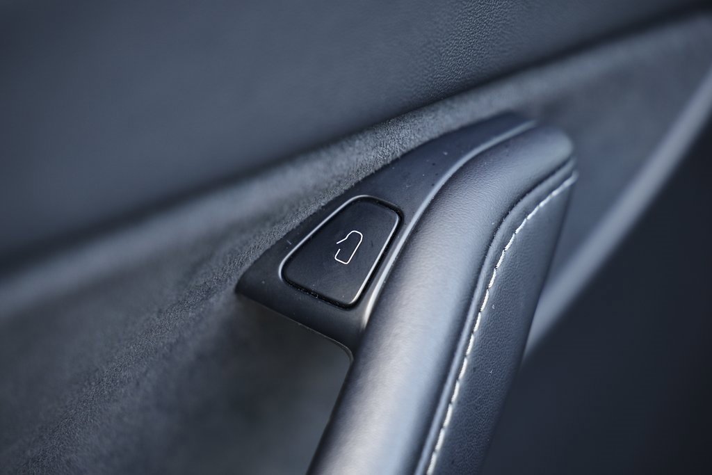 Used 2022 Tesla Model Y Long Range image 17