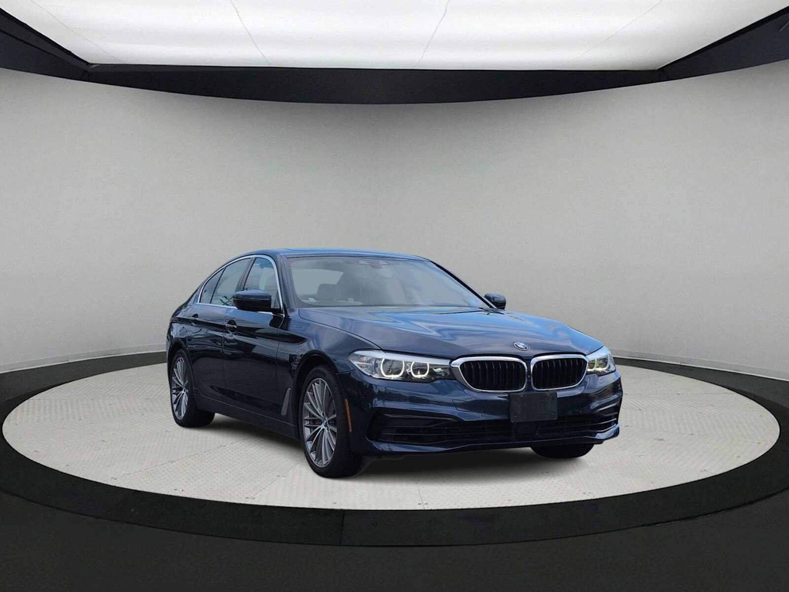 Used 2020 BMW 540i xDrive w/ Premium Package AWD/4WD image 2