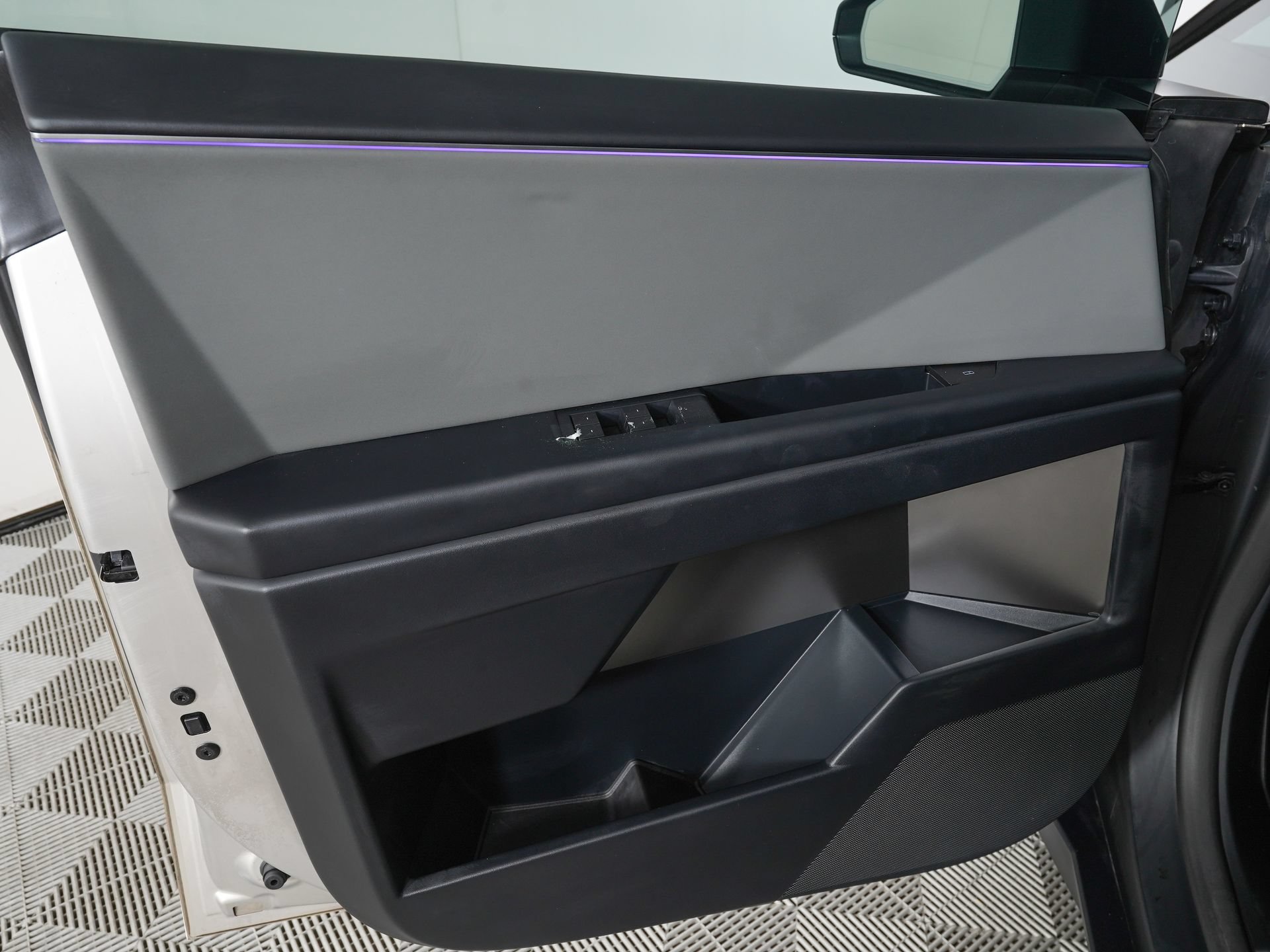 Used 2024 Tesla Cybertruck AWD Crew Cab image 14