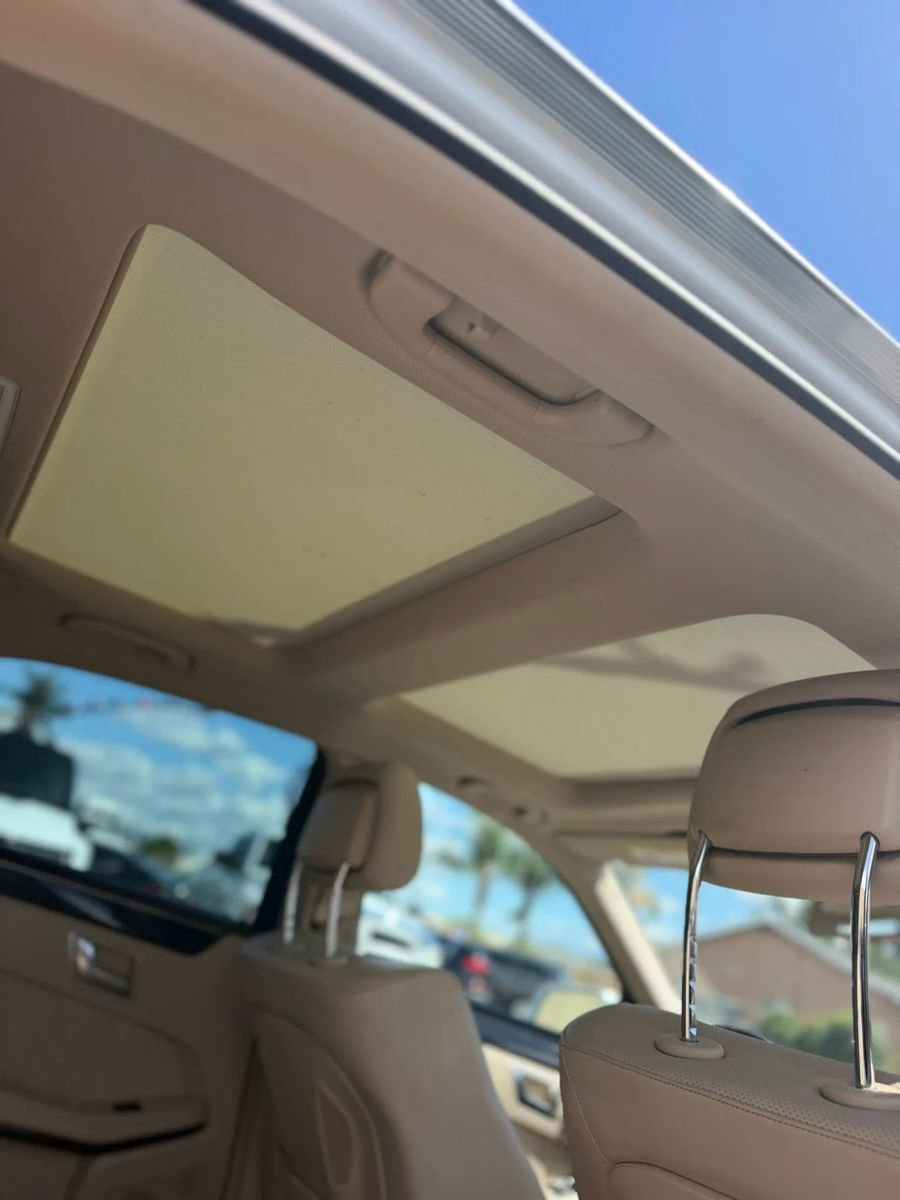 Used 2015 Mercedes-Benz E 400 Sedan w/ Lighting Package image 10