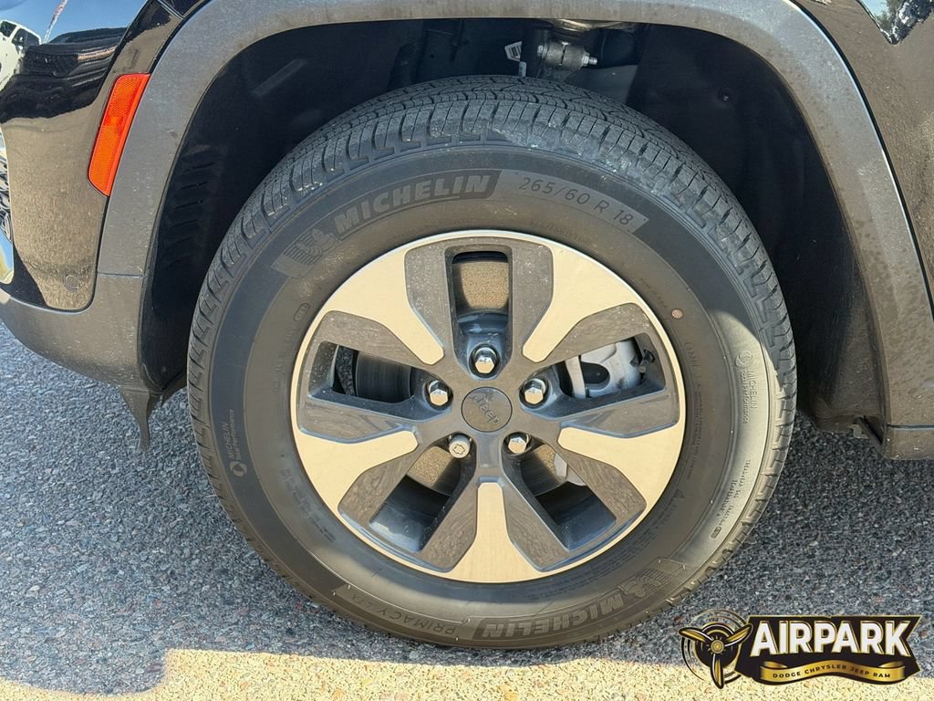 New 2023 Jeep Grand Cherokee 4WD 4xe w/ Luxury Tech Group II image 10